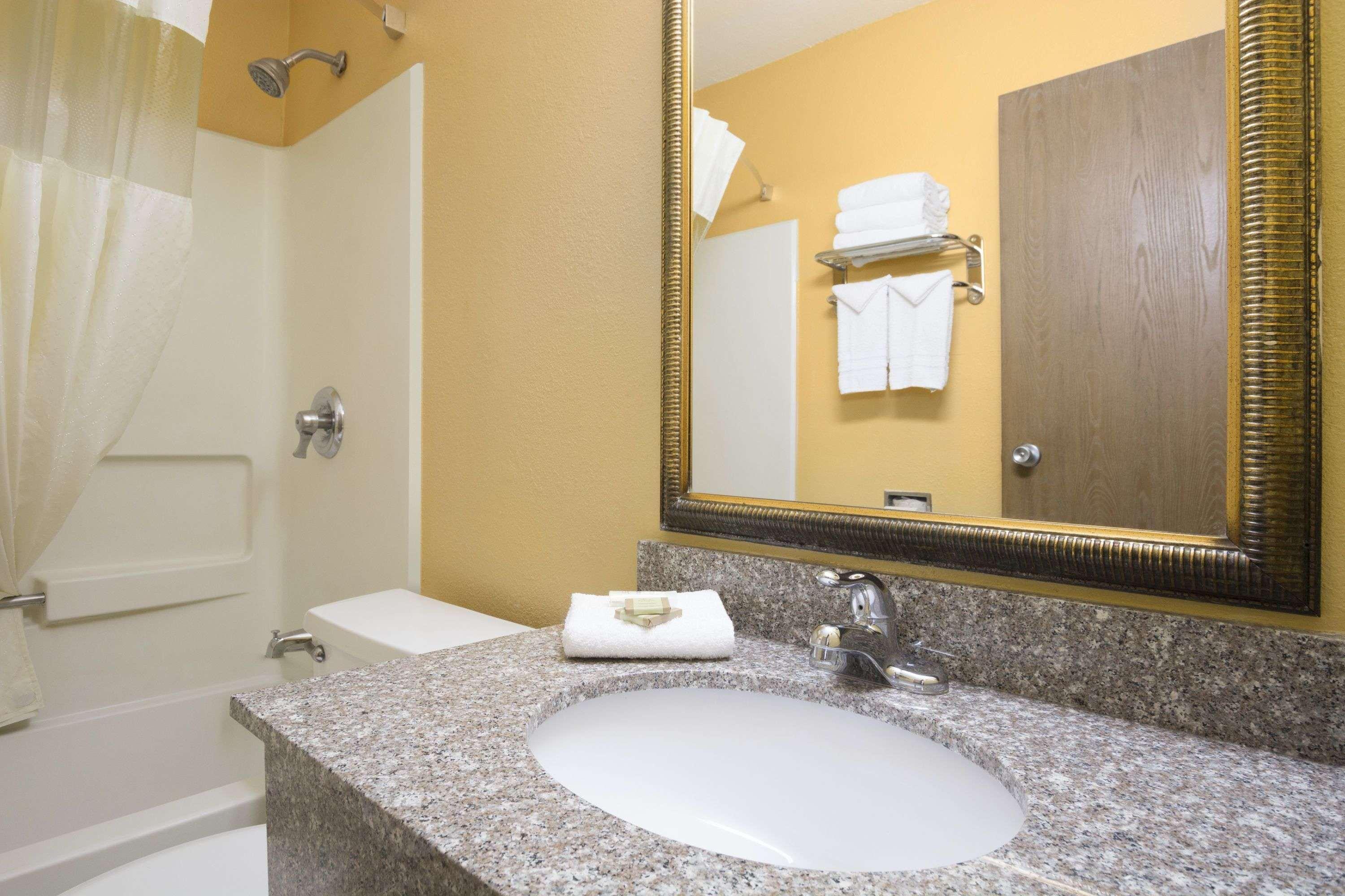 Super 8 By Wyndham Amarillo Hotel Bagian luar foto