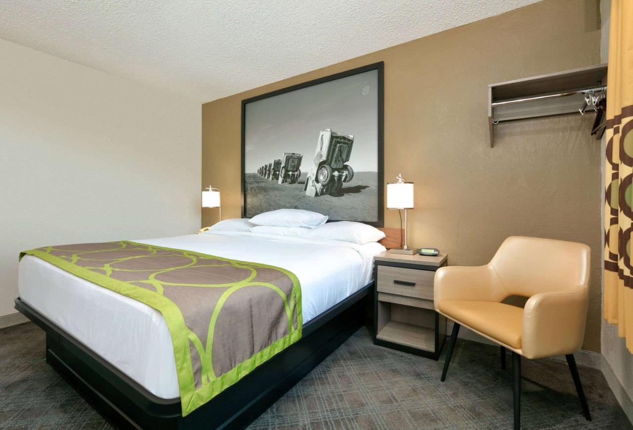 Super 8 By Wyndham Amarillo Hotel Bagian luar foto