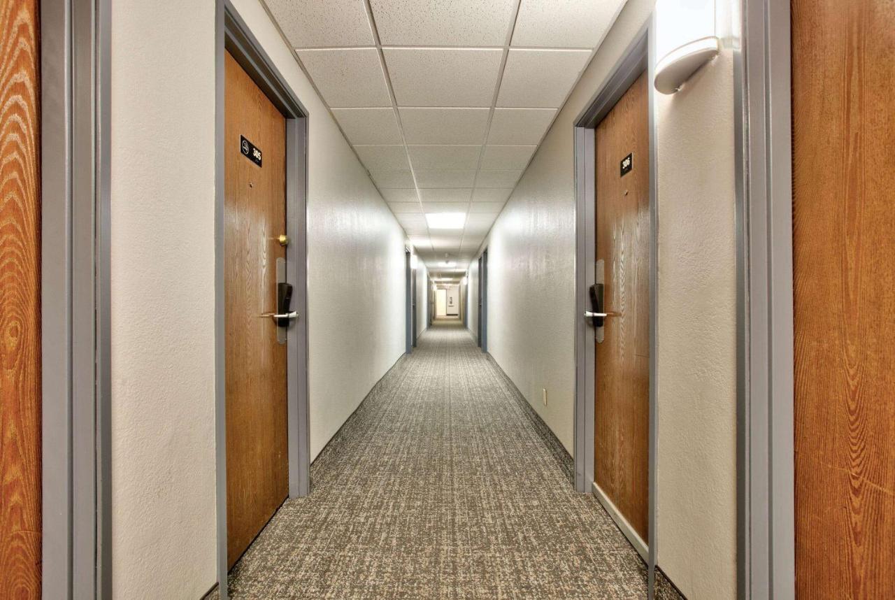 Super 8 By Wyndham Amarillo Hotel Bagian luar foto
