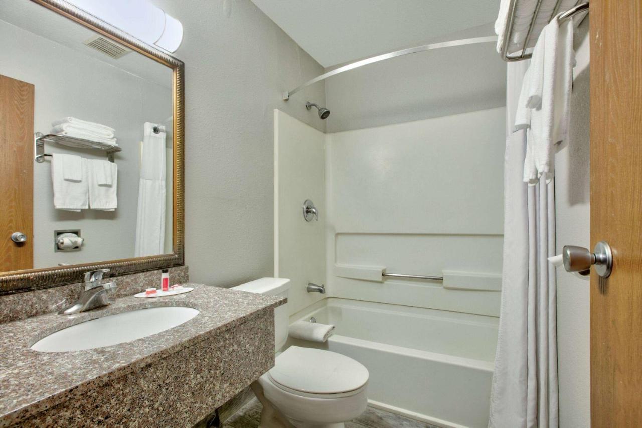 Super 8 By Wyndham Amarillo Hotel Bagian luar foto